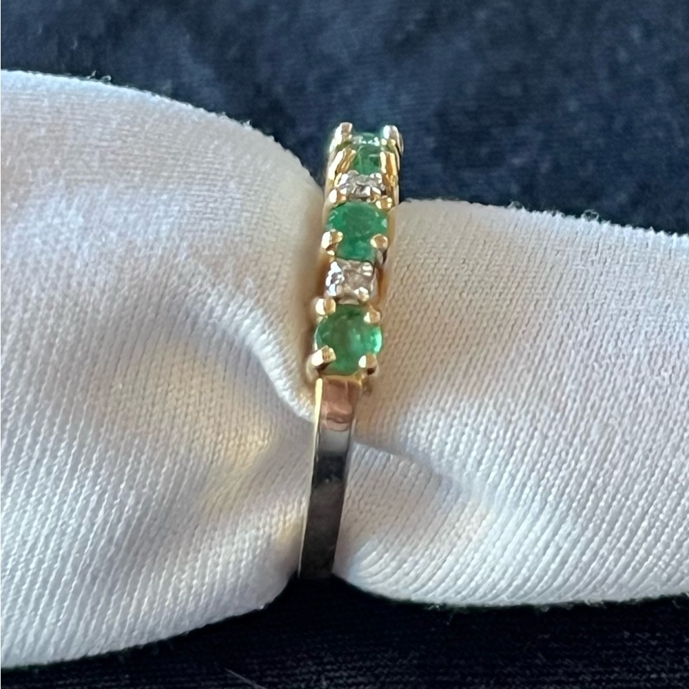 14K yellow gold ring with emeralds and diamonds. - Picture 5 of 16